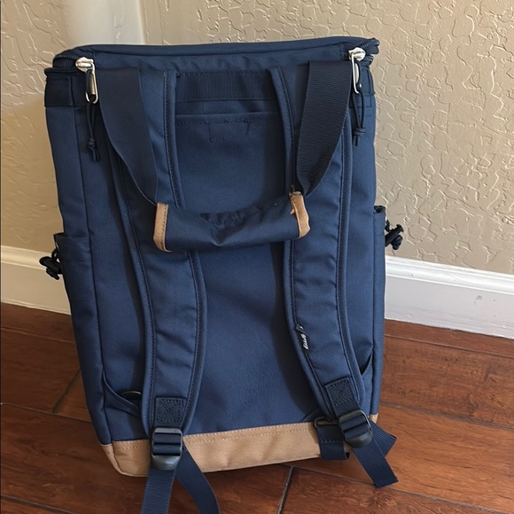 Eddie Bauer Backpack Cooler - Picture 3 of 3